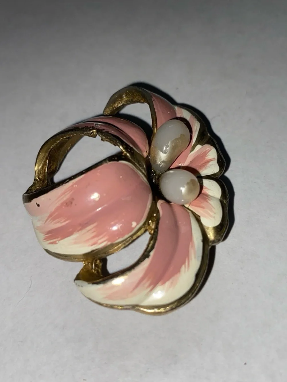 Vintage signed Kantor Pink Enamel Flower Brooch with Pearl Accents - Picture 3 of 4